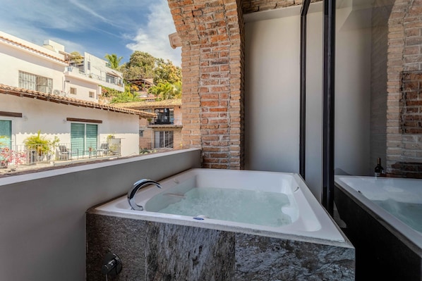 Condo - Image 2