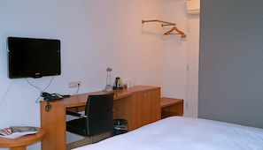 Unit with King bed. Exact unit will be assigned upon arrival. Views, colors, and decor may vary.