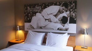Unit with King bed. Exact unit will be assigned upon arrival. Views, colors, and decor may vary.