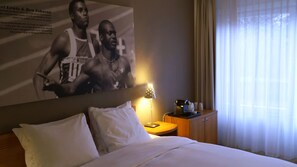 Unit with Queen bed. Exact unit will be assigned upon arrival. Views, colors, and decor may vary.