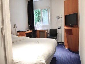 Unit with Double bed. Exact unit will be assigned upon arrival. Views, colors, and decor may vary.