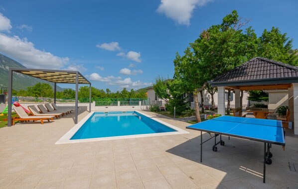 Swimming pool