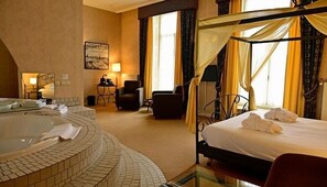 Unit with king bed. Exact unit will be assigned upon arrival. Views, colors, and decor may vary.