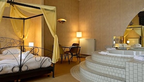 Unit with king bed. Exact unit will be assigned upon arrival. Views, colors, and decor may vary.