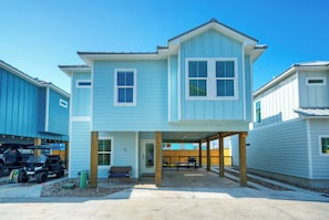Classic beach home. (Sea La Vie)