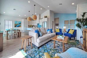 Bright interior design throughout the home. (Sea La Vie)