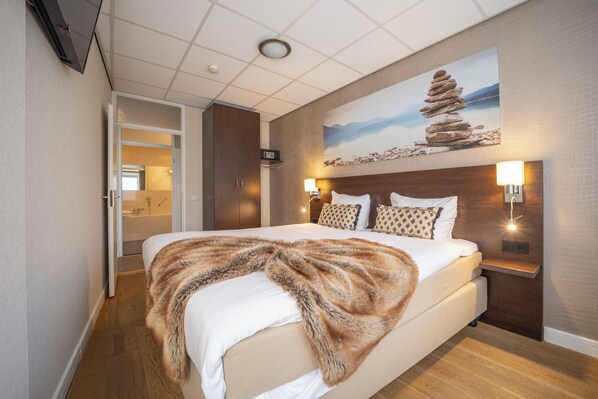 Unit with King size bed