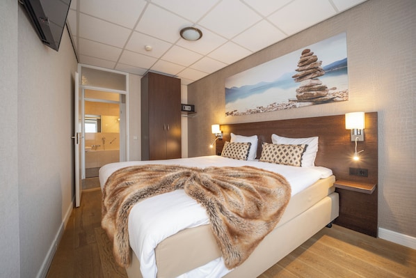 Unit with King size bed
