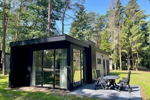 Stugans exteriör [sommar]