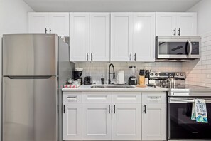 Fully equipped kitchen with high quality granite countertops.