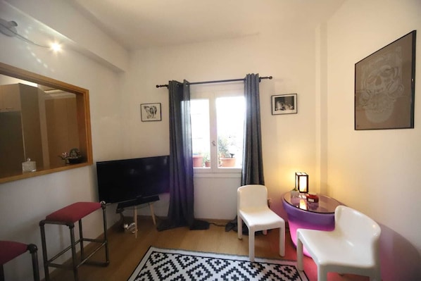 Casa Eva in Kifisia by Rent A Greek Home -  living room
