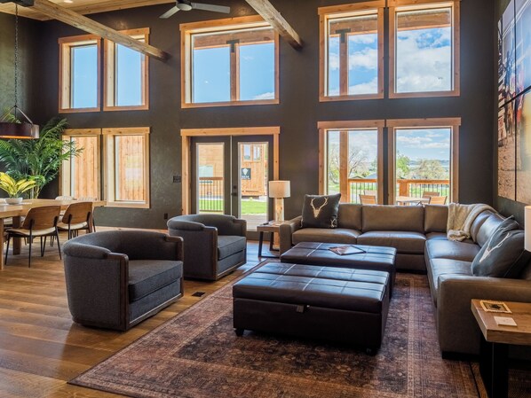 Soaring ceilings and floor-to-ceiling windows bring Wyoming’s skies inside. Gather in the great room with designer seating, hand-crafted beams, and room to relax.