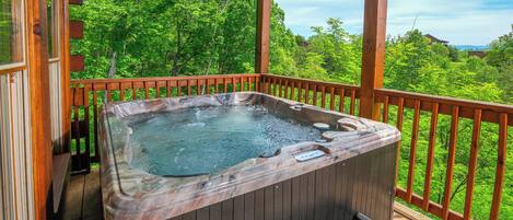 Outdoor spa tub