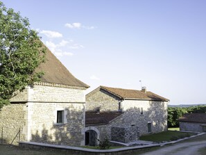 Rental of exceptional estate for 33 guests with indoor swimming pool