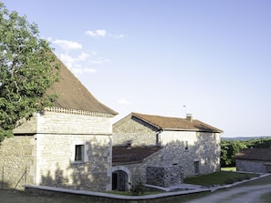 Rental of exceptional estate for 33 guests with indoor swimming pool