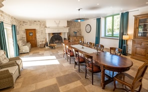 Rental of exceptional estate for 33 people with indoor swimming pool