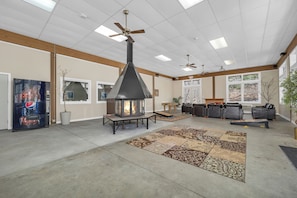 community access game room / meeting space