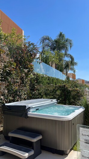 Private spa tub