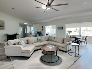 Living Room - Canal Views + TV