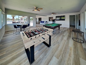 Game Room - Pool Table, Fooseball, Mrs. Pac-Man, Pub Table
