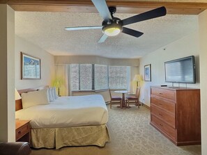 King Bed | Listed with @BookTraverse
