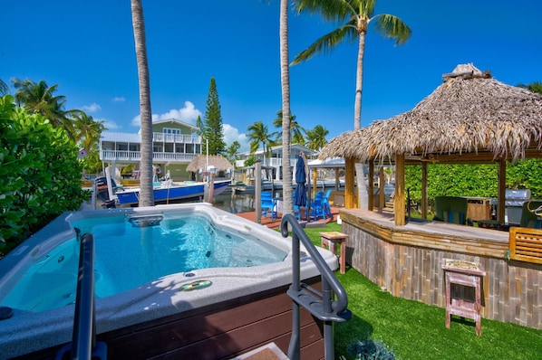 Outdoor spa tub
