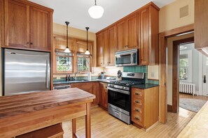 Fully equipped kitchen