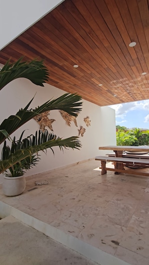 Outdoor dining