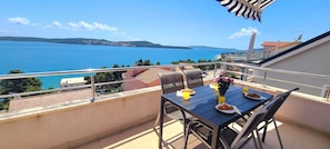Balcony/ sea view