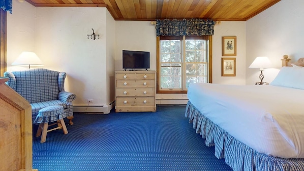 Room with Queen Bed