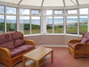Living area | Dunrigh Cottage, Blackwaterfoot