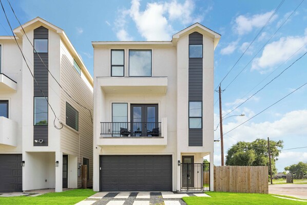 Welcome to your home away from home in Houston, Tx!