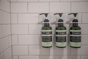 Bathroom amenities