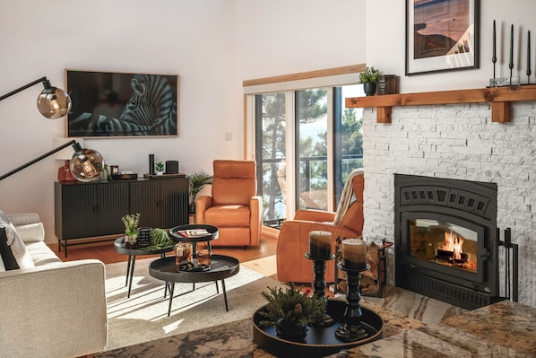 Salon avec foyer