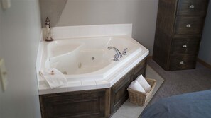 2 person jaccuzi