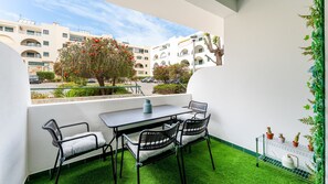 Relax and unwind on the cozy balcony, featuring comfortable seating and lush greenery, perfect for morning coffee overlooking the peaceful neighborhood.
#BalconyVibes #OutdoorLiving #RelaxationSpot #CityRetreat #LovelyStayPortugal #VacationRental