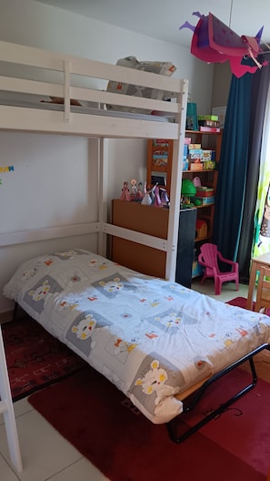 Chambre 3
les 2 lits font 90cm
dont 1 lit mezzanine