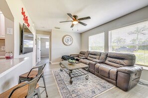 Living Room | Smart TV | Central A/C | Single-Story Home