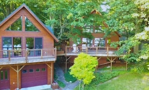 The Dragonfly Nest is a beautifully crafted luxury modern chalet nestled on Lake Ann, where rustic meets comfort. Featuring modern amenities, stunning water views, and serene natural surroundings, it’s the perfect retreat for both relaxation and adventure