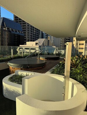 Outdoor spa tub