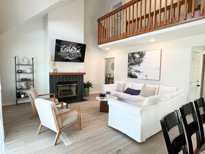 NH515: Club Paradise | ML Living Room - Deck Access