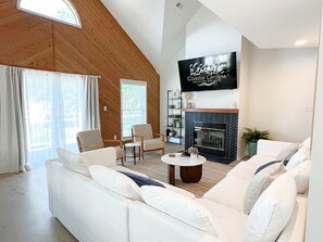 NH515: Club Paradise | ML Living Room - Deck Access
