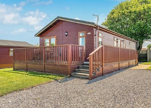 Primrose Lodge 3 Pet - Meadow Lakes Holiday Park, Nr St Austell