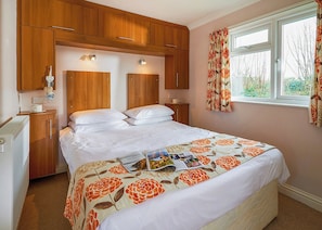 Garden Cottage 1 Pet - Meadow Lakes Holiday Park, Nr St Austell