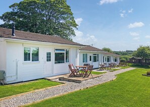 Garden Cottage 1 Pet - Meadow Lakes Holiday Park, Nr St Austell