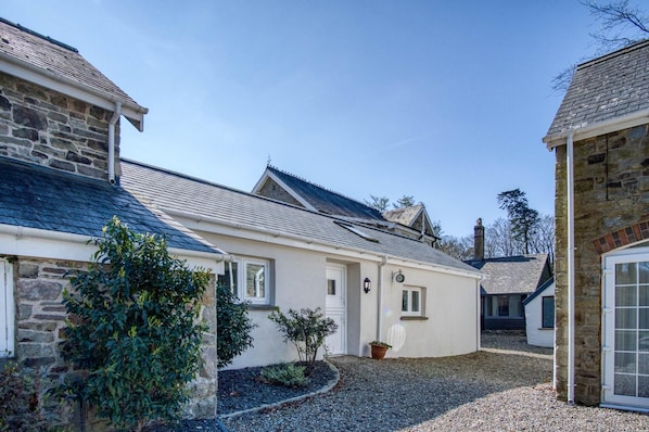 The Studio - 1 Bedroom Cottage - Princes Gate (25241)