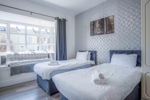 Flat 1 Brunswick - 2 Bed Economy Flat - Swansea (7264)