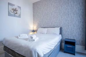 Flat 1 Brunswick - 2 Bed Economy Flat - Swansea (7272)