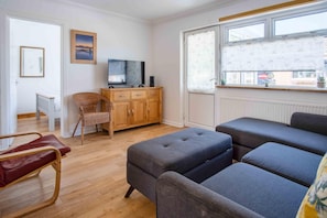 Cosy Cottage - 2 Bedroom Cottage - Mumbles (7226)