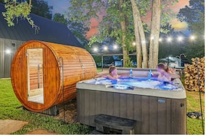Outdoor spa tub